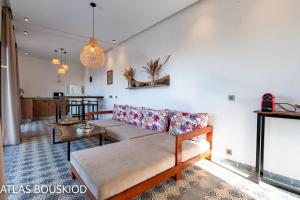 Area tempat duduk di ATLAS BOUSKIOD