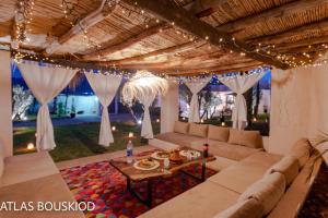 Area tempat duduk di ATLAS BOUSKIOD