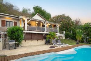 Bazén v ubytování Villa Oasis nebo v jeho okolí