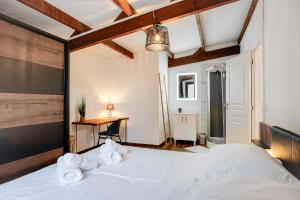 Postel nebo postele na pokoji v ubytování Villa Oasis + 21 fotografií
