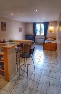 Grand studio 3 personnes idéalement placé客房内的一张或多张床位