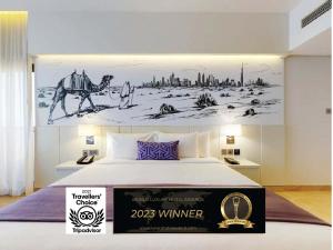 Cama ou camas em um quarto em Mercure Dubai Barsha Heights Hotel Suites And Apartments