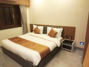 Кровать или кровати в номере Siddhant Bungalow