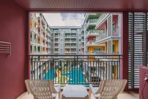 Balkón nebo terasa v ubytování Elite Suites Patong