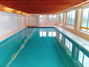 a large swimming pool in a building at Residentie Romanza in Middelkerke