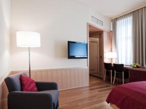 Televiisor ja/või meelelahutuskeskus majutusasutuses Hotel Zipser