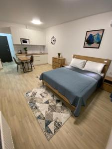 Posteľ alebo postele v izbe v ubytovaní Pattern apt Rodos + 5 fotografií