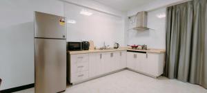 Kuchyň nebo kuchyňský kout v ubytování Ocean Breeze Apartment