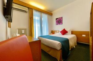 Postel nebo postele na pokoji v ubytování Hotel Bella Venezia + 27 fotografií