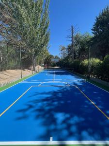 Tennis and/or squash facilities at Casa Rural La Moraleja or nearby