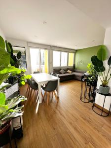 a living room with a table and some plants at Appartement Port Marianne/Arenes in Montpellier