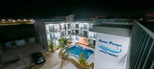 Bazén v ubytování Ocean Breeze Apartment nebo v jeho okolí