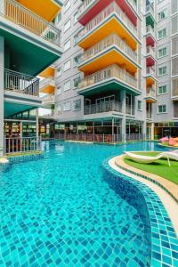 Bazén v ubytování Elite Suites Patong nebo v jeho okolí