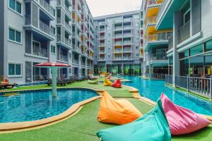 Bazén v ubytování Elite Suites Patong nebo v jeho okolí
