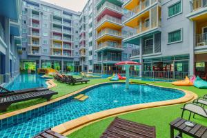 Bazén v ubytování Elite Suites Patong nebo v jeho okolí