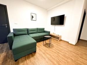 TV a/nebo společenská místnost v ubytování Kiko apartmani LUX