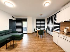 Kuchyň nebo kuchyňský kout v ubytování Kiko apartmani LUX