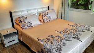 Katil atau katil-katil dalam bilik di Dovass Self Catering Apartments