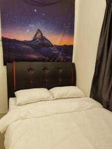 Ένα ή περισσότερα κρεβάτια σε δωμάτιο στο BLUE DOME (Space) @ Night Market, Cameron. 2R2B