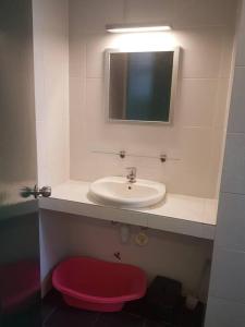 Ένα μπάνιο στο BLUE DOME (Space) @ Night Market, Cameron. 2R2B +28 φωτογραφίες