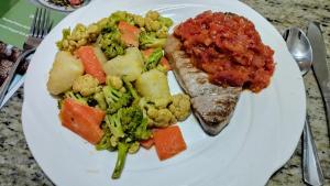Makanan di atau berdekatan apartmen