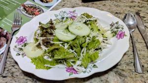 Makanan di atau berdekatan apartmen
