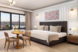 Postel nebo postele na pokoji v ubytování Elan Hotel Istanbul Pera