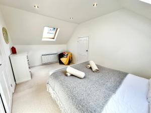 Postelja oz. postelje v sobi nastanitve Luxury Smugglers Cottage in the Heart of Inveraray Sleeps 4 in 2 Bedrooms