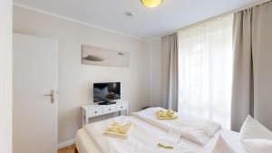 TV a/nebo společenská místnost v ubytování Apartmenthaus Binzer Sterne Haus 1