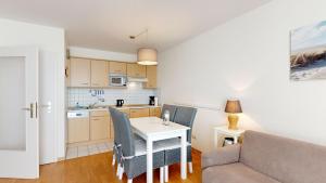 Kuchyň nebo kuchyňský kout v ubytování Apartmenthaus Binzer Sterne Haus 1