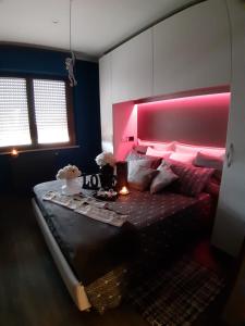Giường trong phòng chung tại Come a Casa Tua Luxury Apartment Centre