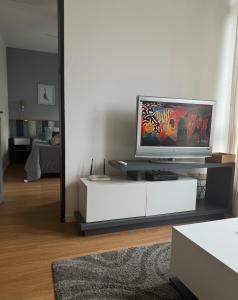 a living room with a television on a white entertainment center at Departamento Peatonal I in Concordia +7 photos