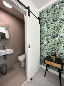 a bathroom with a toilet and a sink at Chic 5-BR, all ensuites with TVs in London