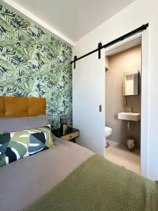 a bedroom with a large bed and a bathroom at Chic 5-BR, all ensuites with TVs in London