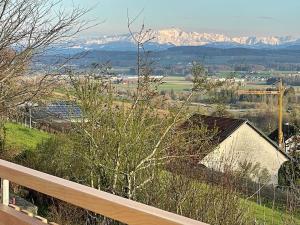 a view of the mountains from the balcony of a house at Wohlfühl-Haus mit Panoramablick in Oberneuforn
