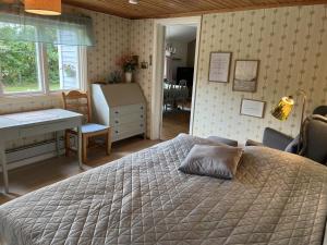 Postel nebo postele na pokoji v ubytování Nice cottage within walking distance to Farjestaden
