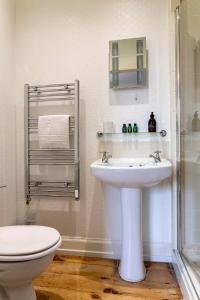 Ένα μπάνιο στο Cawdor House B&B
