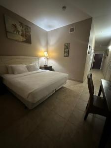 Tahitian Inn Boutique Hotel Tampa房間的床