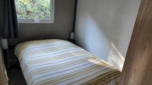 Postel nebo postele na pokoji v ubytování Bungalow/chalet (HLL) à Serre Ponçon, proche stations de ski