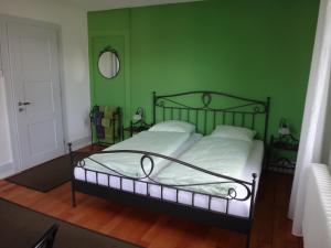 Postel nebo postele na pokoji v ubytování BnB Hopfengrün Langenthal