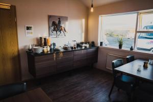 Příslušenství pro přípravu čaje a kávy v ubytování Hotel Vos
