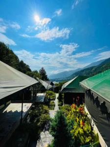 Φυσικό τοπίο κοντά σε οργανωμένο κάμπινγκ