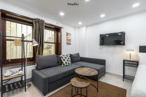 a living room with a couch and a tv at Stylish Apartment Kensington in London