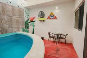 Kolam renang di atau dekat dengan Splash into Paradise !
