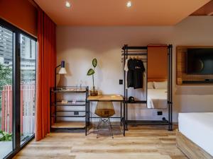 Postel nebo postele na pokoji v ubytování The Somos Bold Hotel + 37 fotografií
