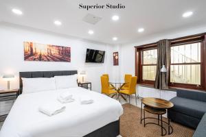 Ліжко або ліжка в номері Stylish Apartment Kensington