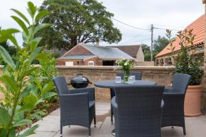 Taman di luar Phaleron - Modern barn conversion on a country estate