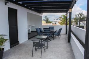 a patio with chairs and a table on a balcony at Playa Victoria in Mazatlán