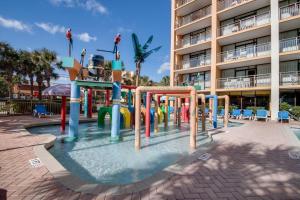משחקיית ילדים ב-New modern, beachfront condo, pools and hot tubs, wifi included, Monthly Winter