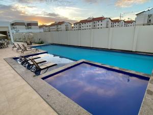 a swimming pool on the roof of a building at Apê do Tigas - Praia dos Milionários in Ilhéus